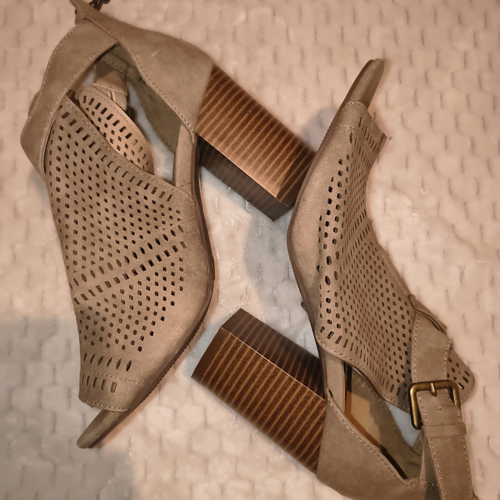 Elegant Beige Peep-Toe Block Heels